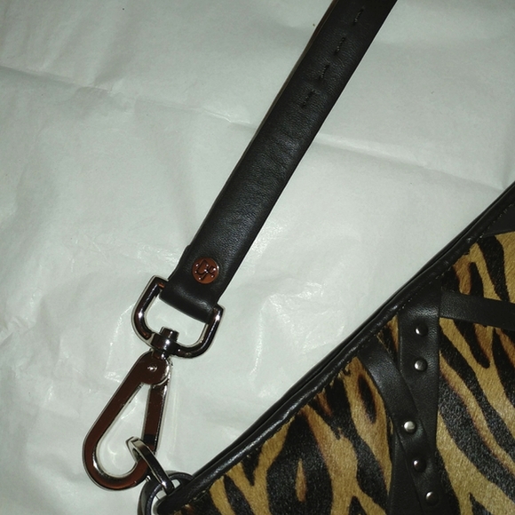 DONALD J PLINER TIGER PRINT WRISTLET CLUTCH - Picture 5 of 10